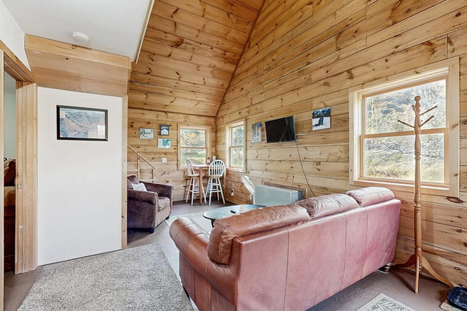 Brook Haven Cabin Cabin in Underhill
