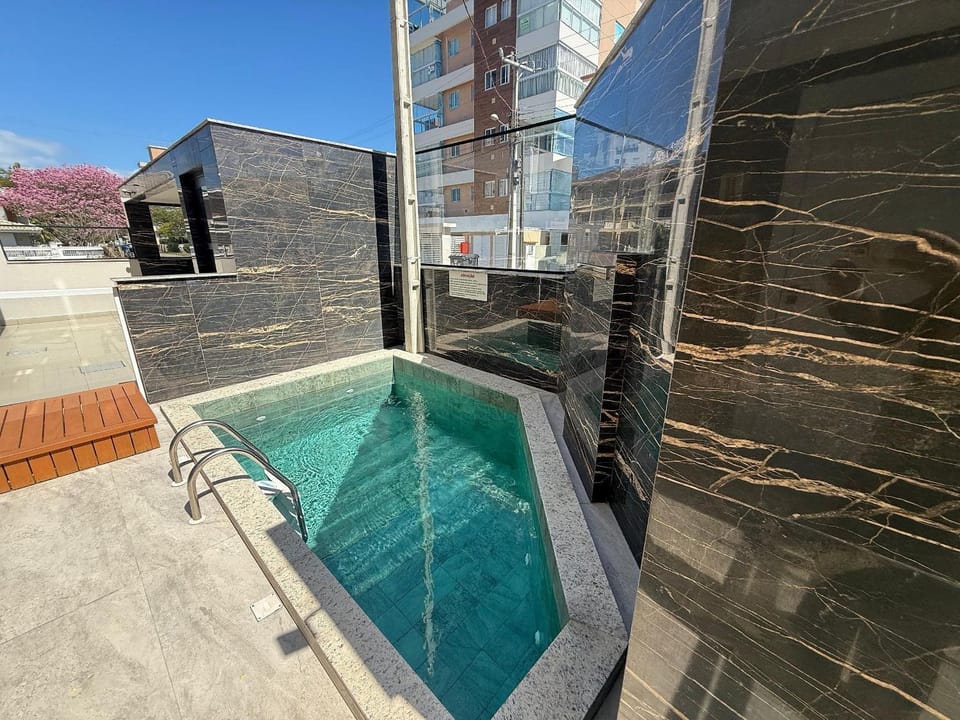 Cód 189 - Apartamento completo à 100 m da praia Apartment in Florianopolis