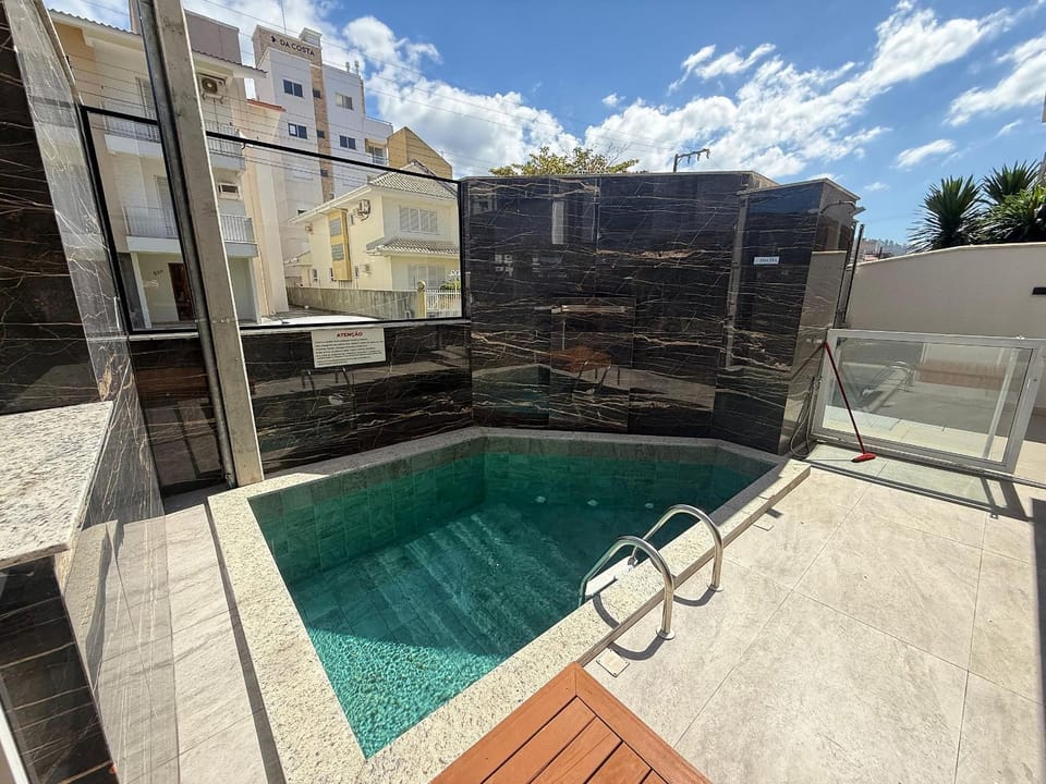 Cód 189 - Apartamento completo à 100 m da praia Apartment in Florianopolis
