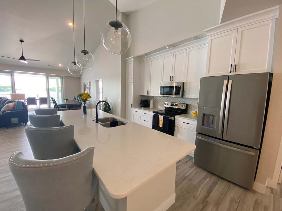 Lakeview Luxe Penthouse House in Lake of the Ozarks