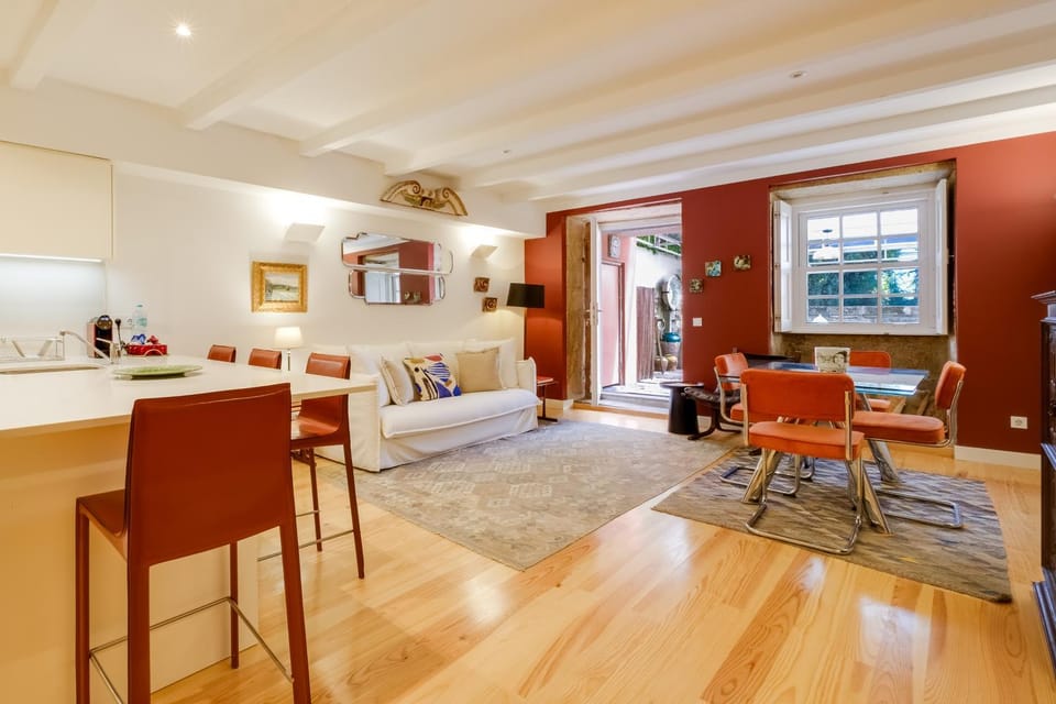 Kitchen or kitchenette, Living room, Decorative detail, Seating area, Dining area