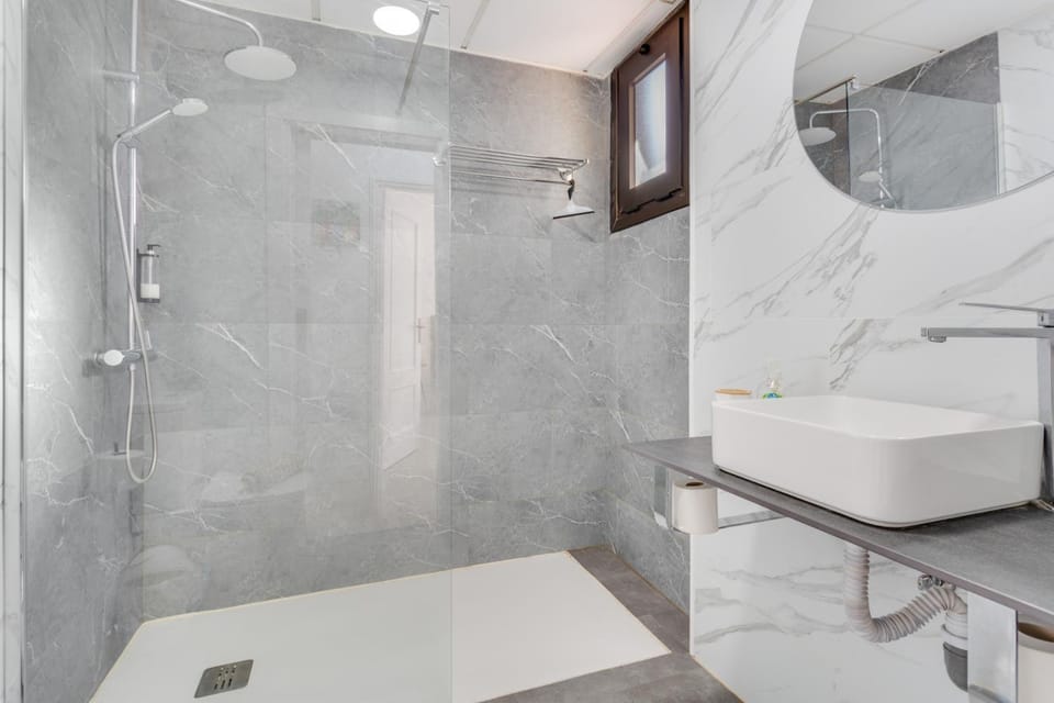 Bathroom, Living room