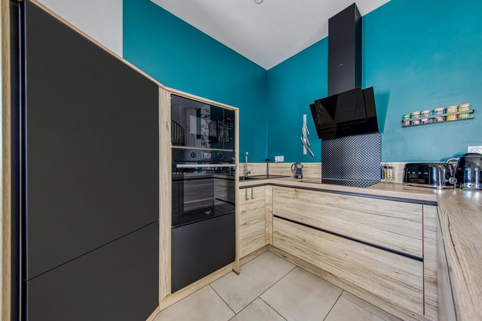 Kitchen or kitchenette, Living room