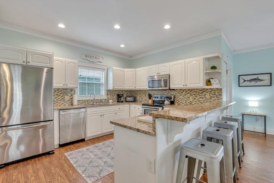Thunderbolt Bungalow by Lucky Savannah House in Savannah
