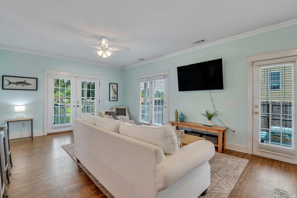 Thunderbolt Bungalow by Lucky Savannah House in Savannah