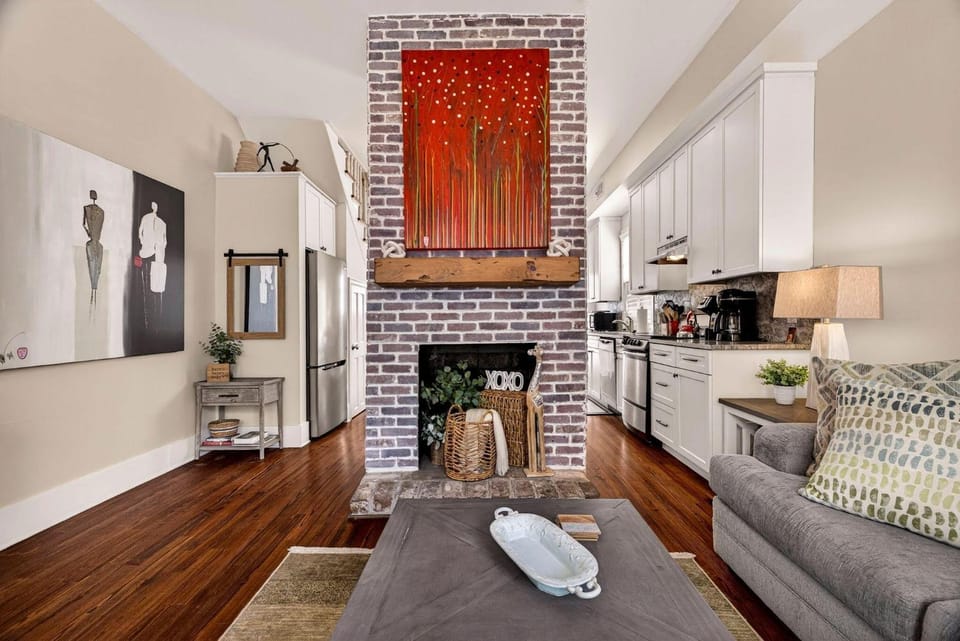 Squareside Serenity by Lucky Savannah House in Savannah