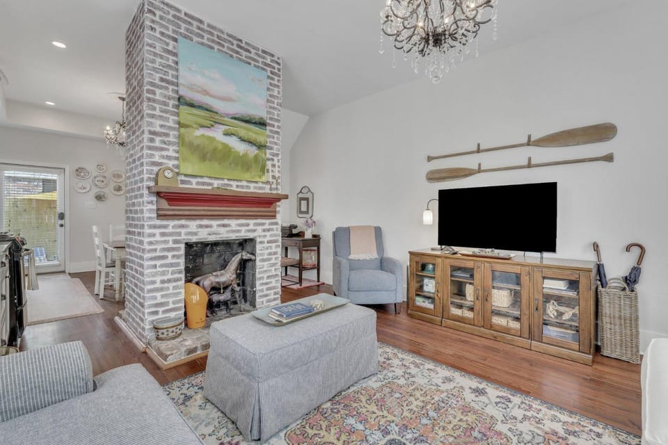 Greene Square Bliss by Lucky Savannah House in Savannah