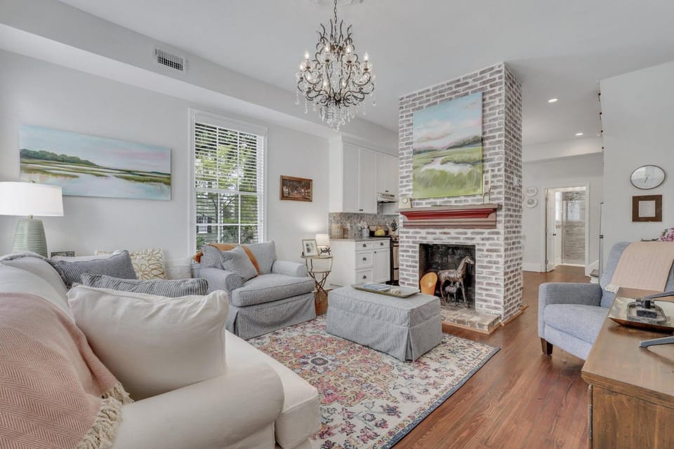 Greene Square Bliss by Lucky Savannah House in Savannah