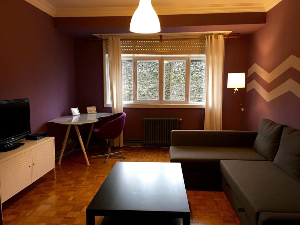 TV and multimedia, Seating area, Landmark view