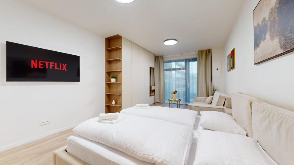 Bed, TV and multimedia, Photo of the whole room, Bedroom