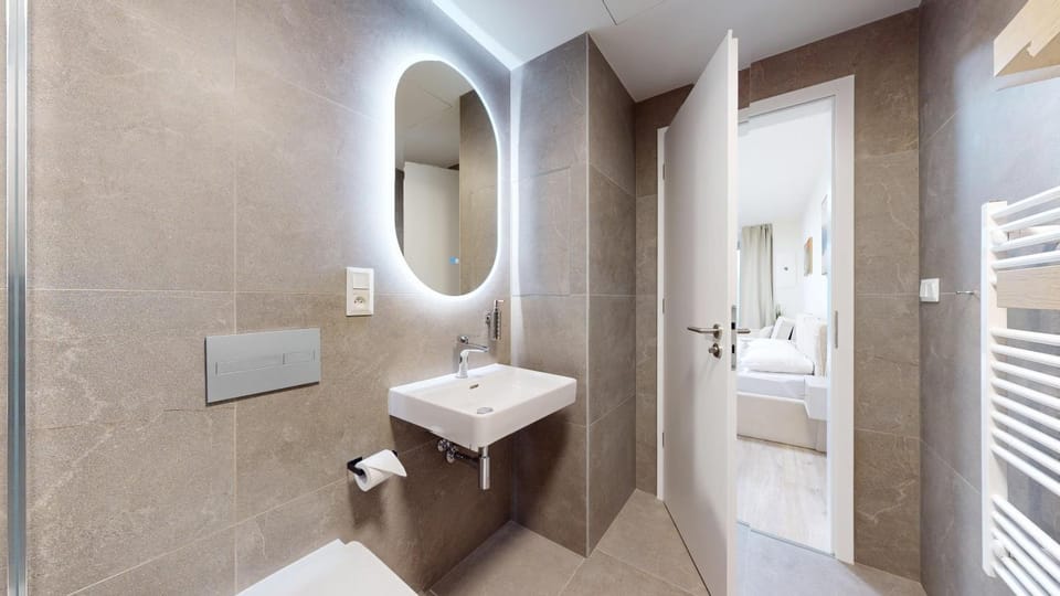 Toilet, Bathroom, towels