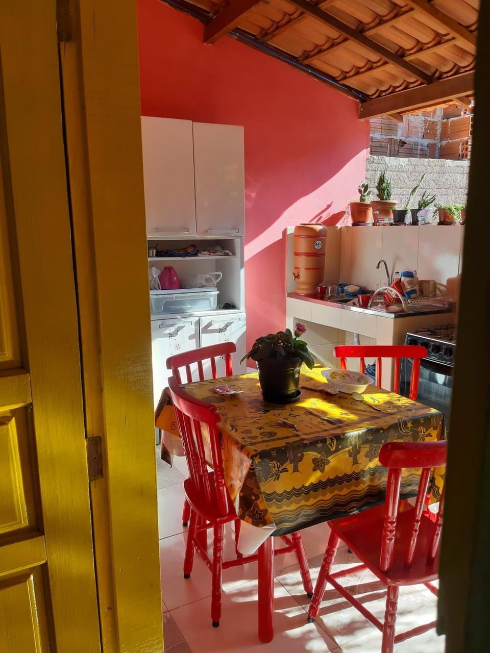 Kitchen or kitchenette, Dining area