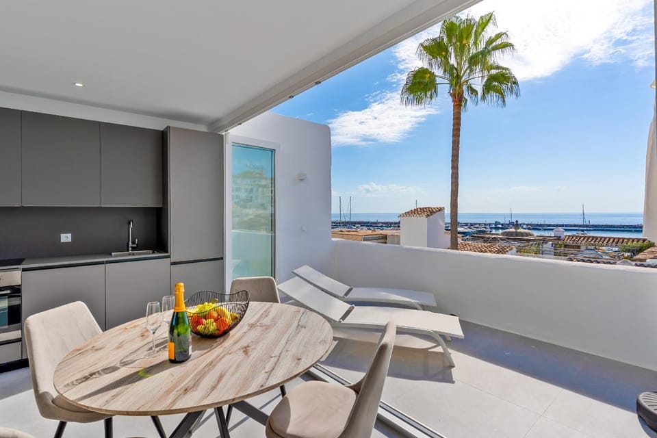Molo Banus Apartment seafront by Molo Residences Apartment in Marbella