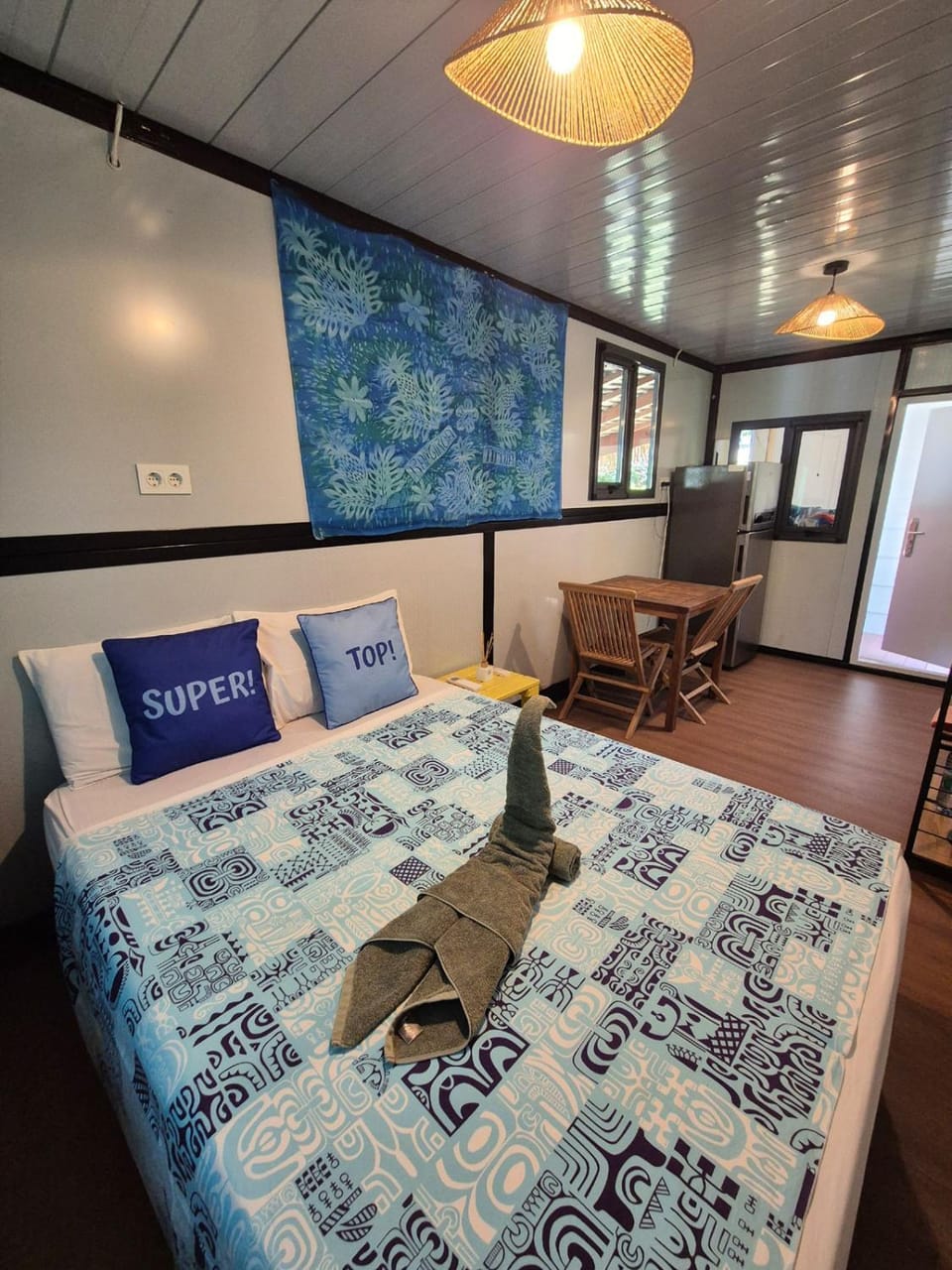 Bed, Photo of the whole room, Seating area, Bedroom