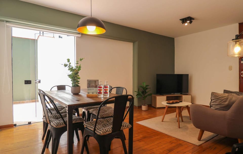 Stylish & Bright 2BR in Miraflores Apartment in Miraflores