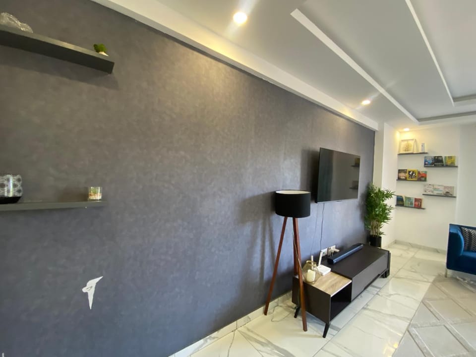 Communal lounge/ TV room, TV and multimedia, Living room, Seating area, Evening entertainment