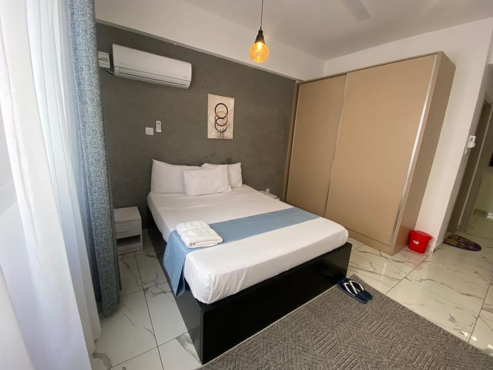 Bed, Photo of the whole room, Bedroom, towels, wardrobe, air conditioner