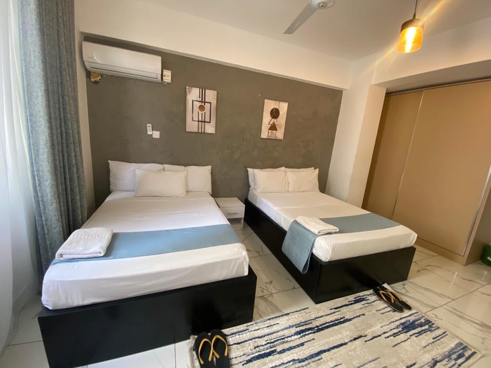 Bed, Photo of the whole room, Bedroom, towels, air conditioner