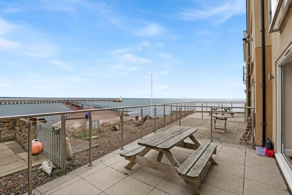 Patio, Balcony/Terrace, Seating area, Beach, Sea view