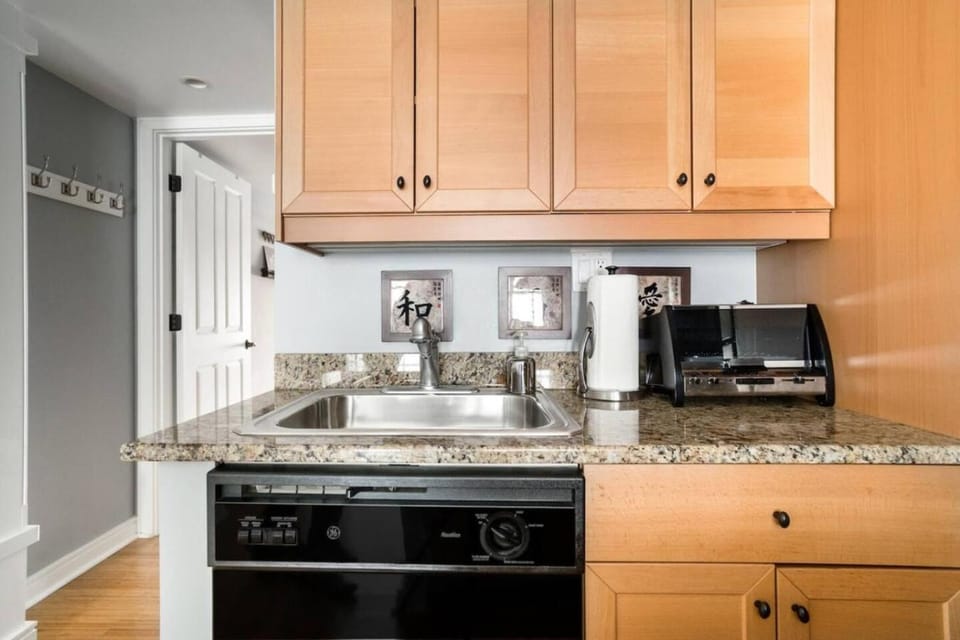 The Easy Spot Apartment in Historic Montford