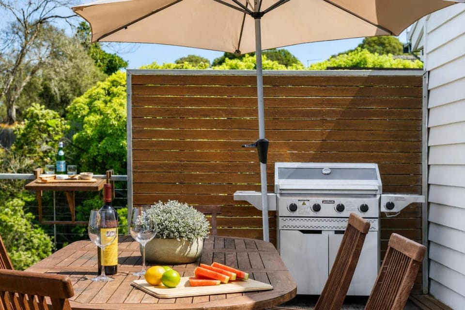 Patio, Day, BBQ facilities, Garden, Dining area