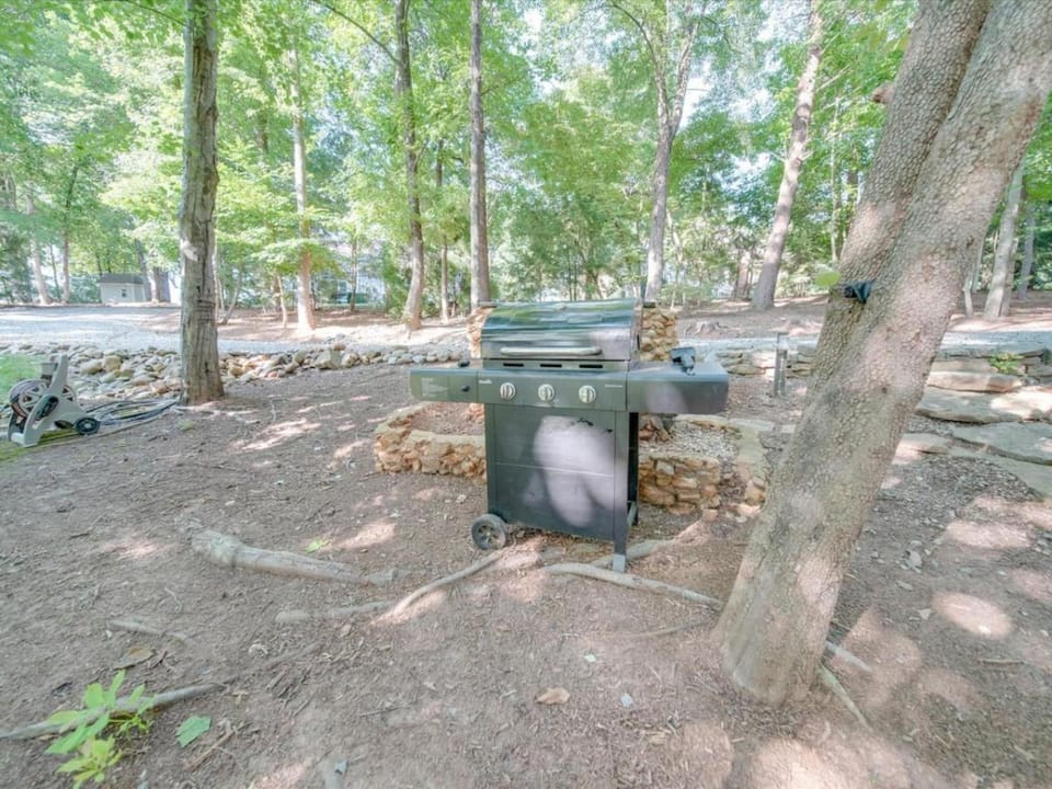 3 BR Cozy Lakefront Cottage House in Lake Norman
