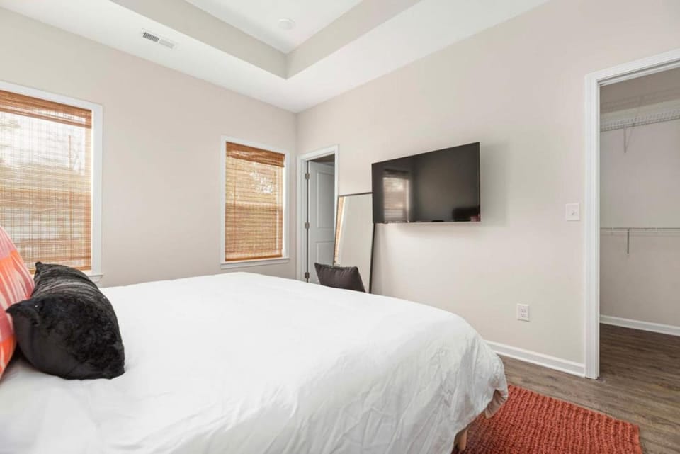 Charming 3BR Belmont Bungalow House in Belmont