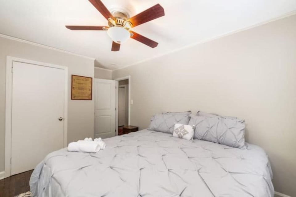 3BR - South End - Oasis -Firepit House in Charlotte