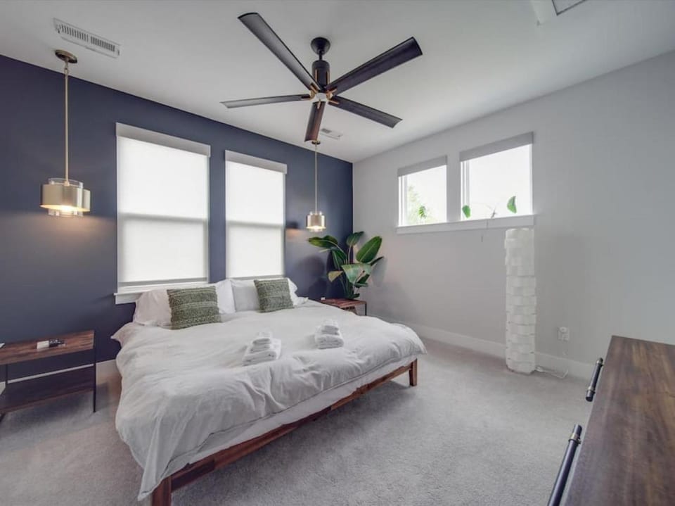 Rooftop Retreat Heart of NoDa Light Rail Sauna House in Charlotte