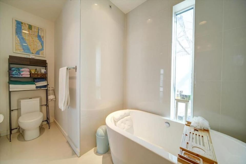 Modern 1BR Condo Stylish Stay Near Uptown CLT House in Charlotte