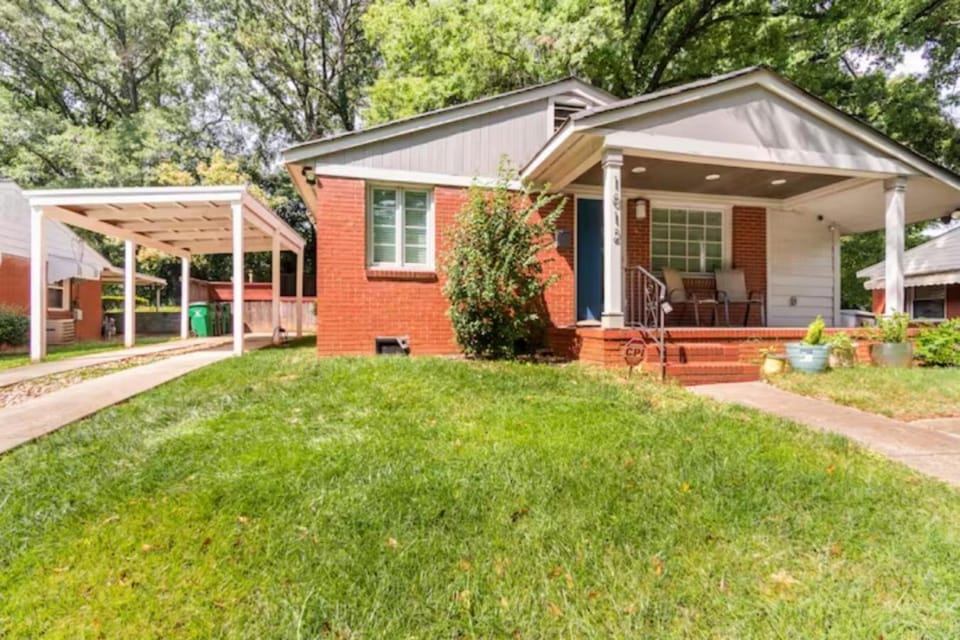 2 Bed Stay with Updated Bath and Kitchen House in Charlotte
