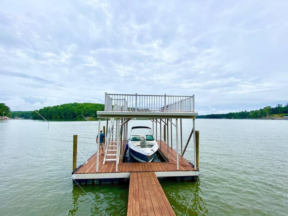 Chateau Merlot Lakefront Retreat USNWC Boat Rental House in Lake Wylie
