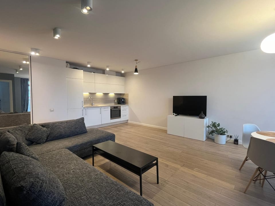 Communal lounge/ TV room, TV and multimedia, Kitchen or kitchenette, Living room, Seating area, Evening entertainment