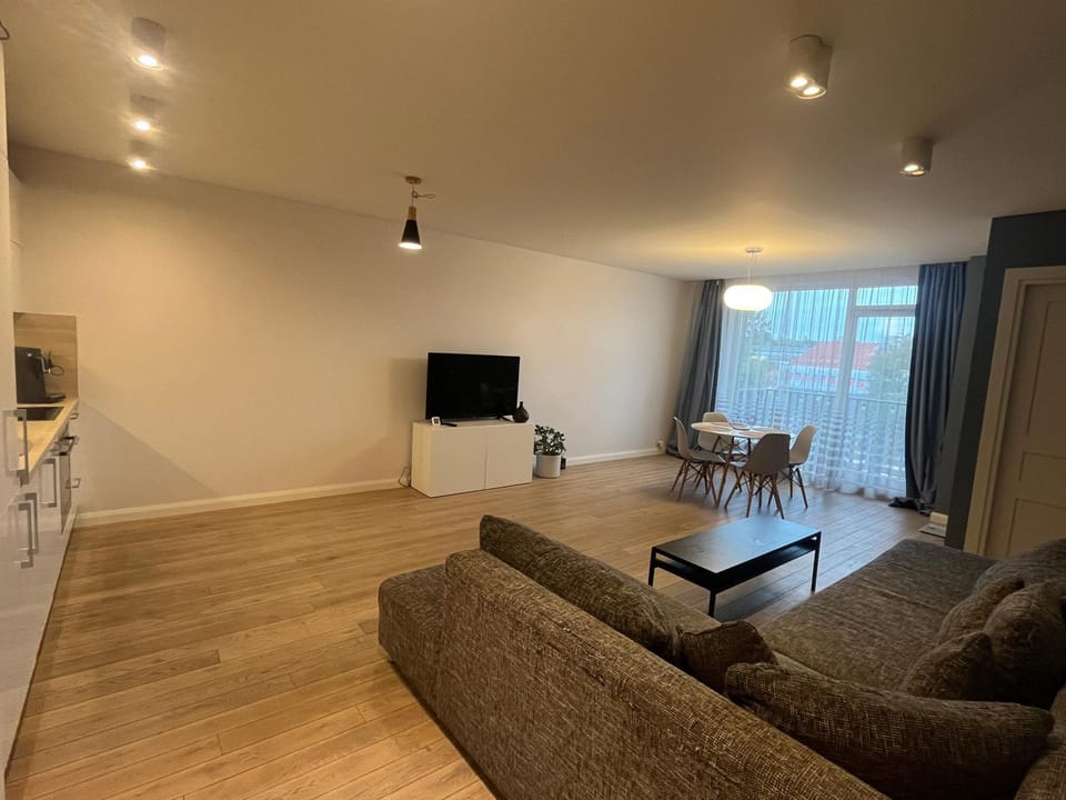 TV and multimedia, Kitchen or kitchenette, Living room, Seating area, Dining area