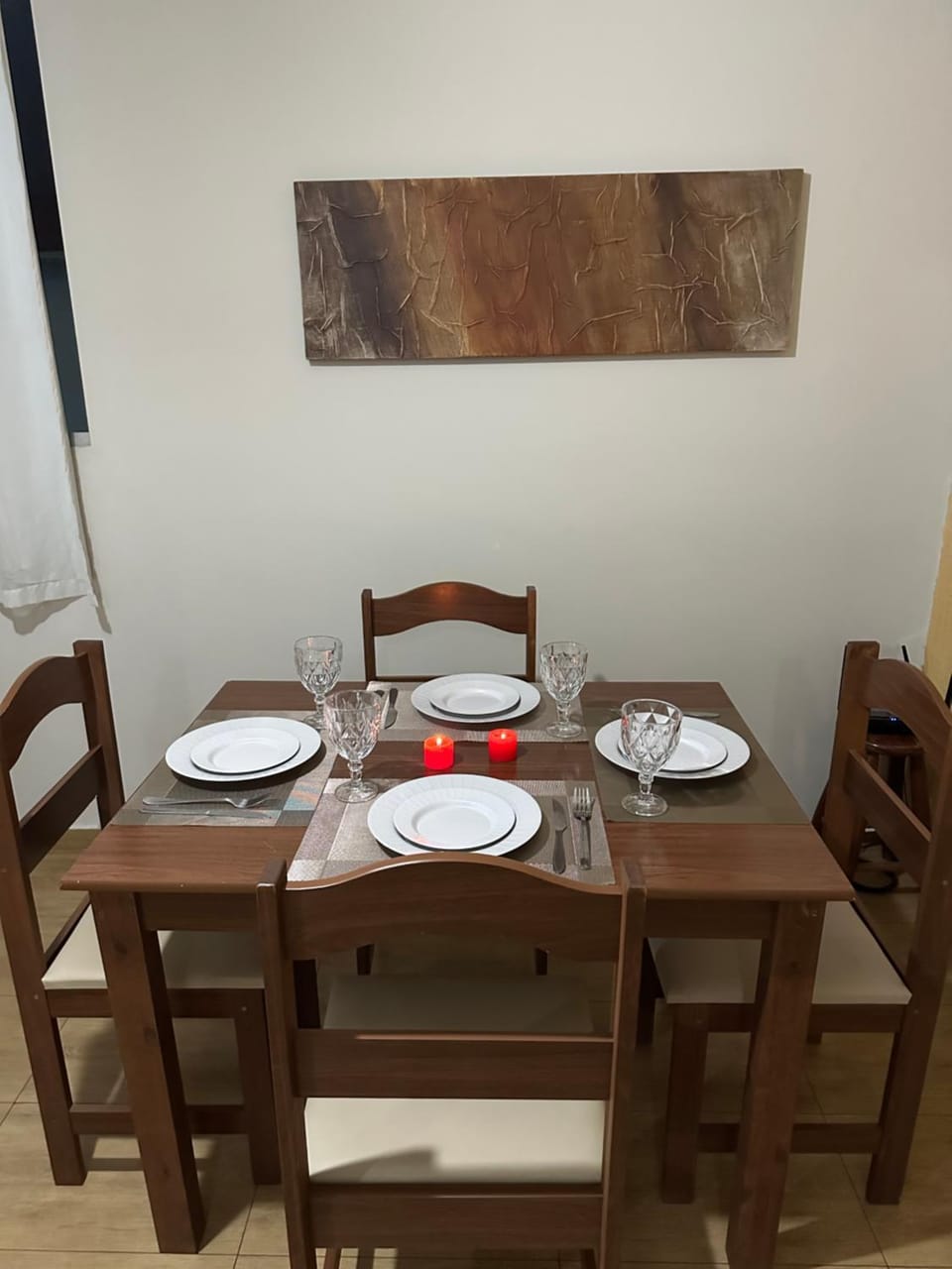 Living room, Food and drinks, Seating area, Dining area, Food