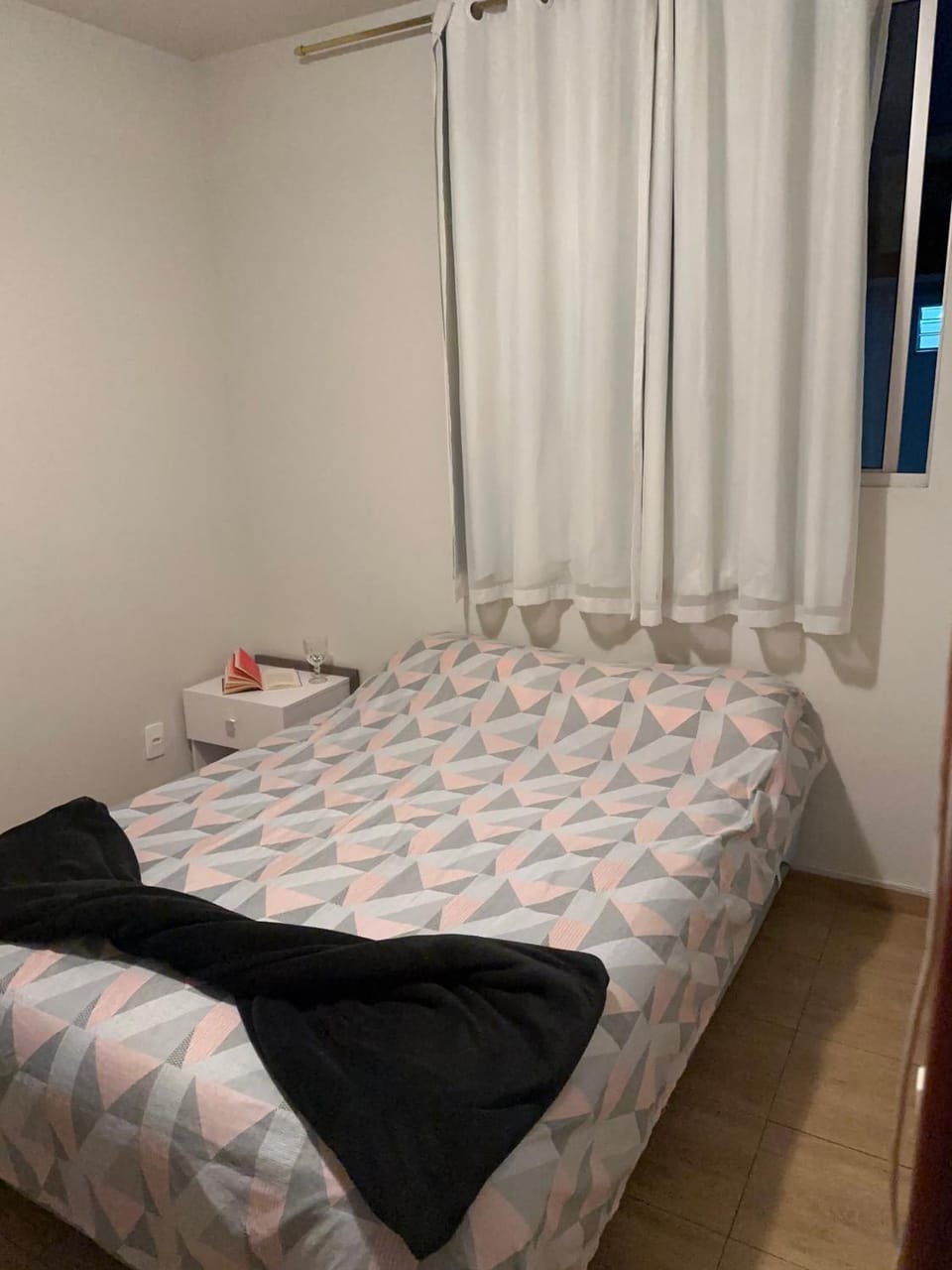 Bed, Bedroom, flat iron