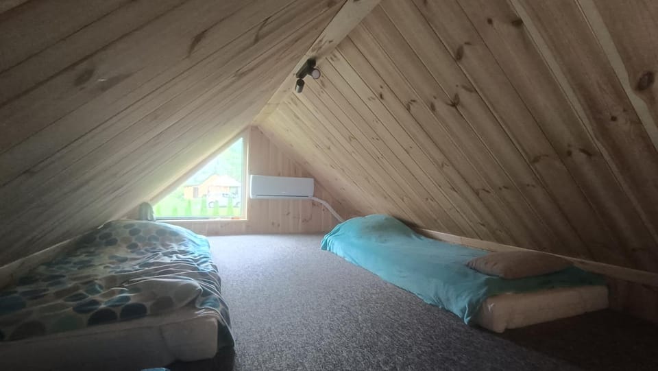 Bed, Seating area