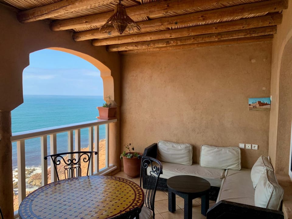 Day, Natural landscape, Balcony/Terrace, Seating area, Dining area, Sea view