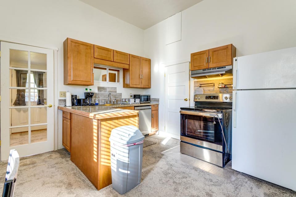 Walkable Location, Fenced Yard: Wickenburg Home! House in Wickenburg