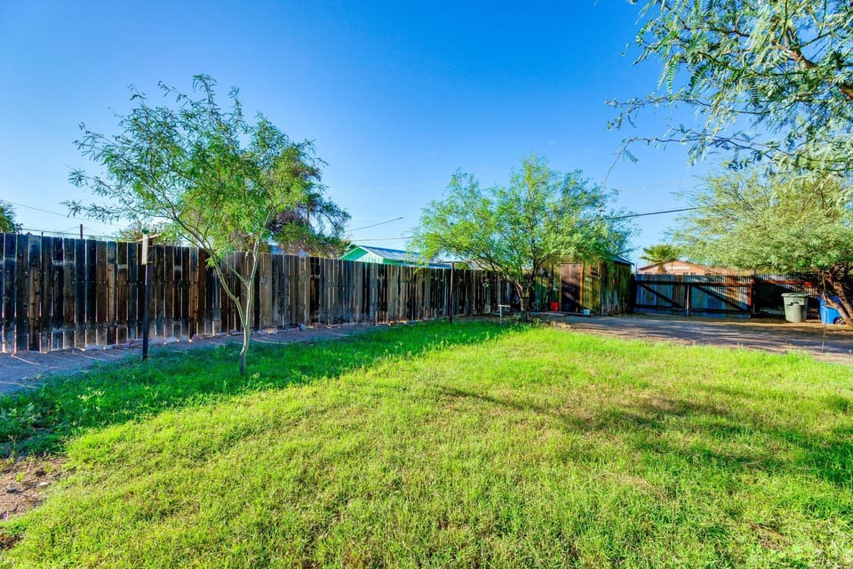Walkable Location, Fenced Yard: Wickenburg Home! House in Wickenburg