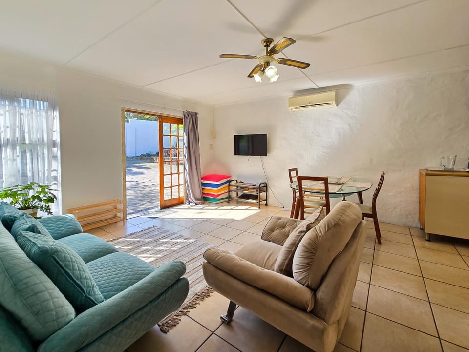 Communal lounge/ TV room, TV and multimedia