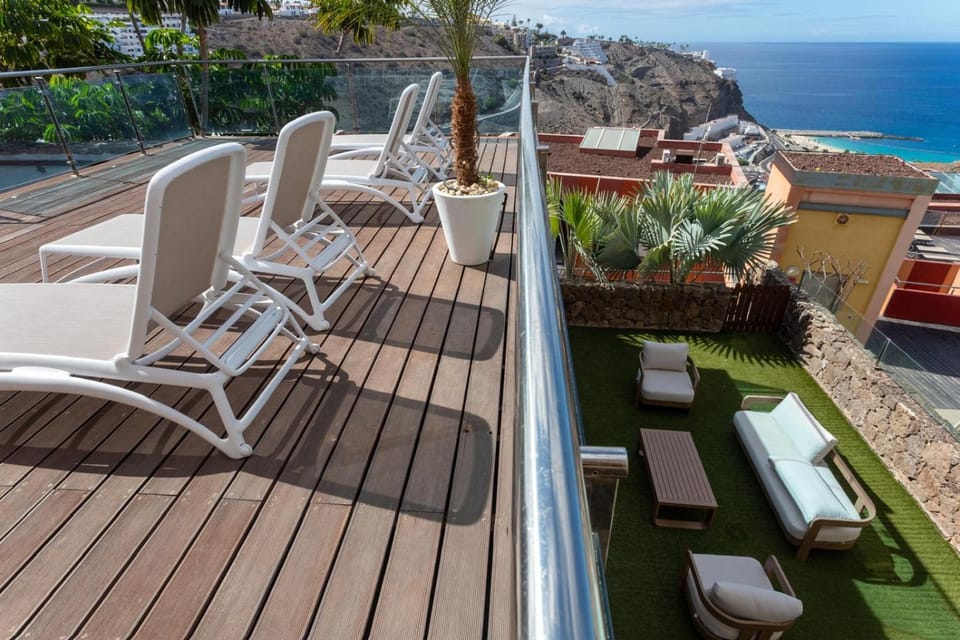 Balcony/Terrace, sunbed