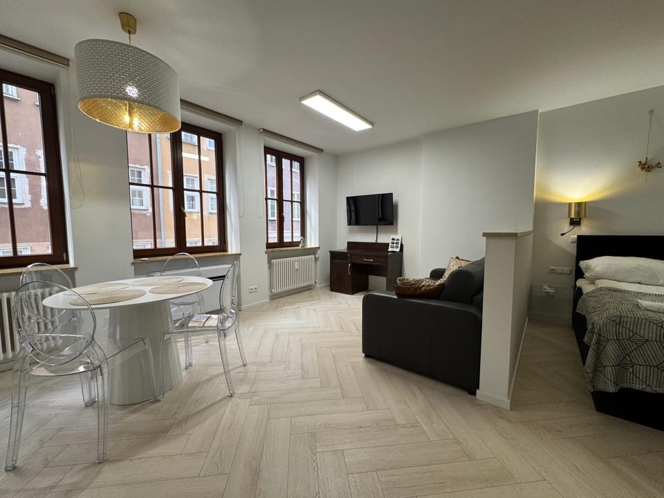 Bed, TV and multimedia, Living room, Seating area
