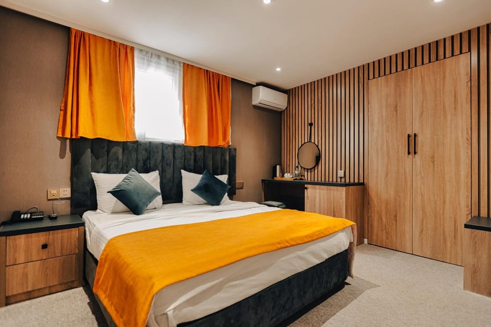 Bed, Photo of the whole room, wardrobe