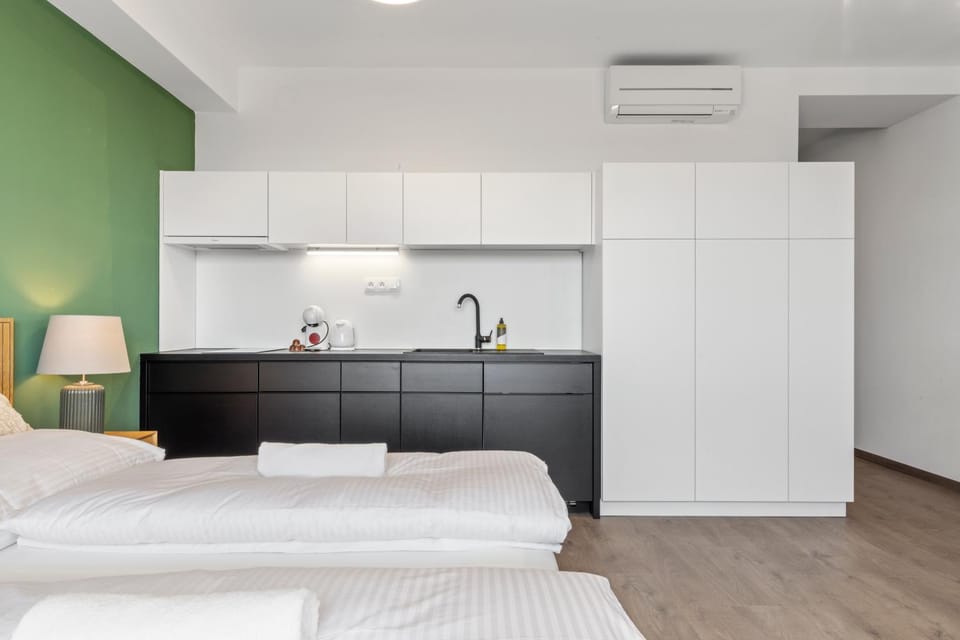 Bed, Photo of the whole room, Bedroom, wardrobe, air conditioner