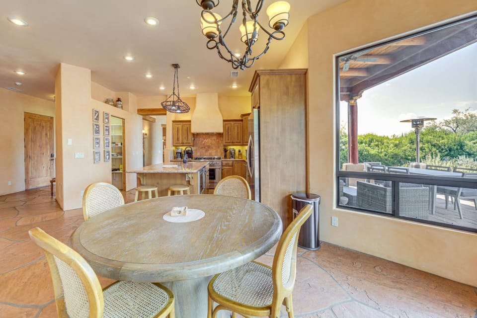 1/2 Mi to Airport Mesa! Hot Tub Haven w/ Mtn Views House in Sedona