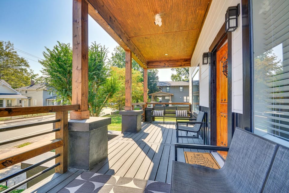 College Hub 1 Mi to Dtwn: Greensboro Group Escape House in Greensboro