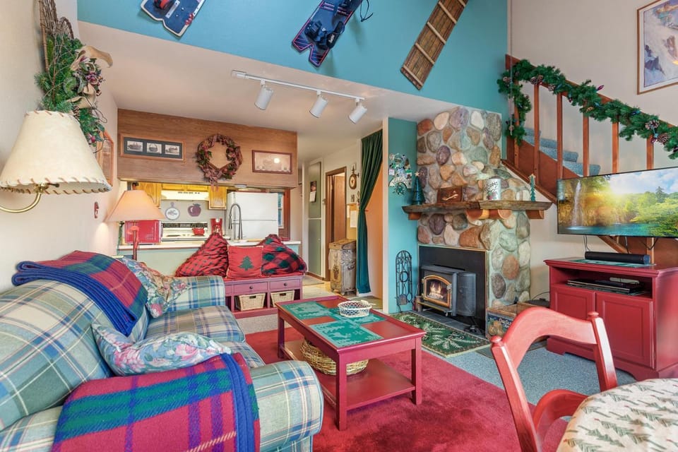 Cozy Condo at Crystal Run Schweitzer Ski Mountain House in Idaho