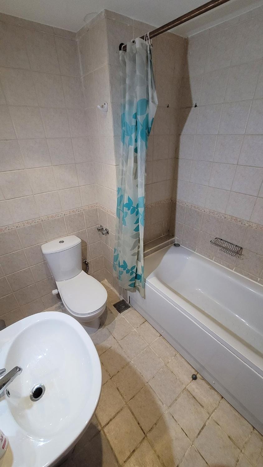 Shower, Toilet, Bathroom, Bath, bidet, towels