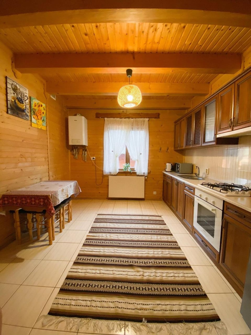 Kitchen or kitchenette, Communal kitchen